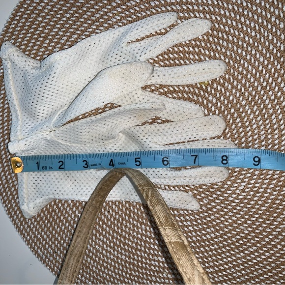 Vintage antique hard shell bag w/ strap . Velvet lining brass closure + gloves - Picture 3 of 9